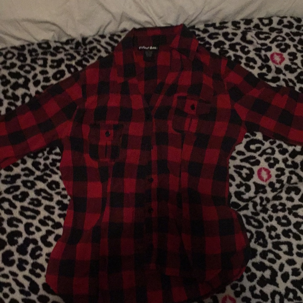 plaid button up shirt, v neck, and tailored @waist